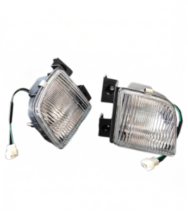 Front bumper fog light assembly for Toyota HiAce 1997-2002 DYKAP aftermarket fog lamp for Toyota HiAce Dolphin LH172 Replacement 12V fog light OE 81210-26010 for Toyota van Close up view of Toyota HiAce front bumper fog light housing Toyota HiAce 1997-2002 passenger or driver side fog lamp replacement