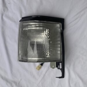 Toyota Hiace 1993 corner light turn signal assembly Crystal PMMA lens for Toyota Hiace 1993 corner lamp 12V halogen turn signal bulb for Hiace van 1993 Front view of aftermarket Toyota Hiace corner light Toyota Hiace van 1993 replacement turn signal OE 212