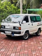 Toyota Lite Ace CM35 Front Corner Parking Light Set - Image 2